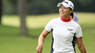 熱烈ハグを受けた渋野日向子　稲見萌寧との仲良しショットに反響「ペアルックみたい」