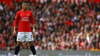 C・ロナウドが本拠地に復活!赤を纏ってオールド・トラッフォードの壁画に登場