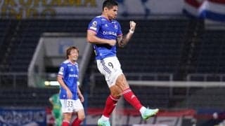 「こんな飛び道具まで…」横浜FMレオ・セアラの弾丸FKにファン驚愕「9月の月間ベストゴール確定演出」