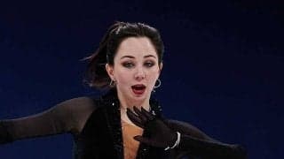 「瞳と同じ色で素敵」「突き抜けてる」　トゥクタミシェワの衣装に日本のファンも注目