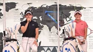 岩井ツインズ姉・明愛、恩師のサプライズに涙　妹・千怜とヨネックス用具契約を締結