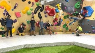 ボルダリングジム「Urban Base Camp 新宿」がオープン