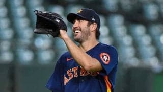 モデルの美人妻と決闘!?　226勝右腕の“ギャップある2枚”に米反響「2枚目最高だ笑」