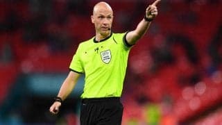 イエロー1枚でまさかの退場宣告…CLの一戦で名物主審が恥ずかしいミス