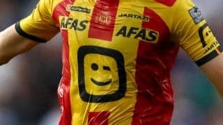 再生回数約700万回!無人のゴールへ流し込むだけなのにボールを踏んで決定機逸「プスカシュ賞もの」