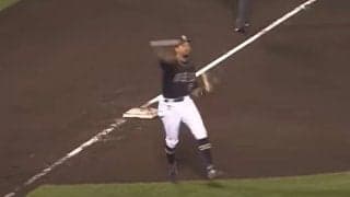 「ランニングスローでこれは肩強すぎ」　絶妙好捕→キャノン砲は「ずば抜けてるわ」