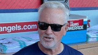 【MLB】エ軍マドン監督、大谷も大好き“スラダン名言Tシャツ”で登場　「違うバージョンも」