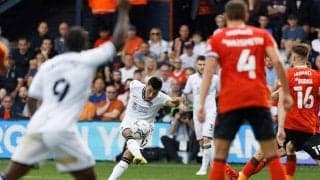 怒りの悪質ファウル　英サッカーの“強烈すね蹴り”に衝撃「ネイマールなら飛んでく」