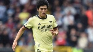 冨安健洋のパフォーマンスが認められる？ 試合後に座り込む中、チームメイトが集まりサポート