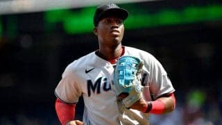 【MLB】「外野フライを素手キャッチは草」　まさかの“力技”は「握力100キロくらいあるやろ」