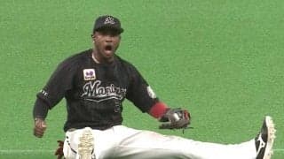 超低空キャッチに“寝そべりトス”…　度肝抜く美技は「プロの目から見てもすげーなと」