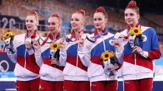 180度開脚のロシア新体操女子、足元に小熊の衝撃的構図に母国反響「凄い写真」「ワオ」