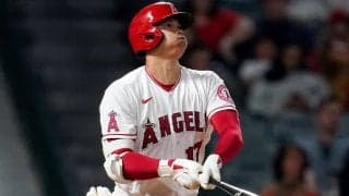 【MLB】大谷翔平、特大弾確信で優しく投げたバット…　45号の“密着映像”が「かっけぇな～」