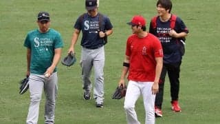 【MLB】大谷翔平、菊池雄星と笑顔でグータッチ　花巻東高コンビが久々の再会