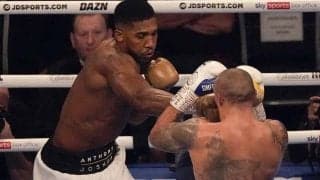 新王者ウシク、生傷が痛々しい敗者との試合後の1枚に海外称賛「これぞボクシングだ」