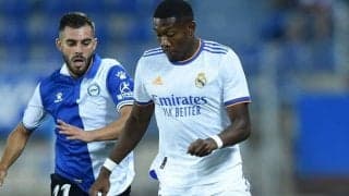 レアル入団時にエンブレムにキスしたアラバが弁明「バイエルンのファンを挑発する意図はまったくなかった」