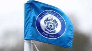 イングランド4部クラブに全財産を寄付したファン、永眠後有志により銅像を建てられる