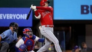 【MLB】「音がホームラン」「捕球も命懸け…」　大谷翔平、“グラブ破壊右前打”に日米驚愕