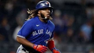 【MLB】ゲレーロJr.が「あと数センチ」で47号逃す　128メートル大飛球もフェンス直撃