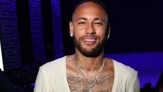 PSGの選手たちがパリコレに参加！ ネイマールらのファッションは？