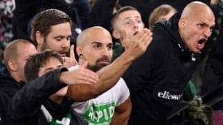 なぜかウォーターサーバーのボトルまで飛び交う…ELの試合中にファン同士が衝突