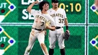 【MLB】「筒香も見惚れる守備」二塁手が右翼まで激走　“背走ダイブ併殺”に米驚愕「年間最高」