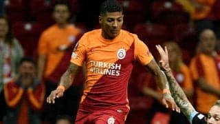 ピッチ内での判定を巡って試合後に相手を煽るオランダ人DFにファンも呆れ「お互いにたわごと」