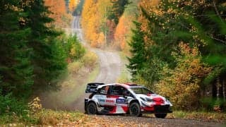 WRCフィンランド：エバンスが6本のベストタイムで首位に立つ