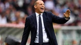 これは痛い! アッレグリ監督が試合中に革靴でベルナルデスキの臀部を蹴り上げる「なぜそんなことを」