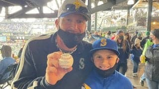 【MLB】「投げ返せ」「これはダメだ！」大谷翔平のHR球キャッチにマ軍ファン必死の抵抗