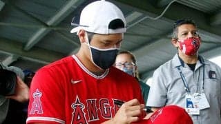 【MLB】落とし物、折れたバット、ウインク…　大谷翔平、プレー以外でも“神対応”で全米を虜
