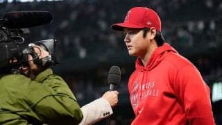 【MLB】大谷翔平と63歳コーチ、今季46度目の“定位置タッチ”に米反響「ショースマイル！」