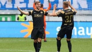 GKが味方へ指示している間に…センターサークル付近から50m級の“予想外FK”を決める「天才的だ」