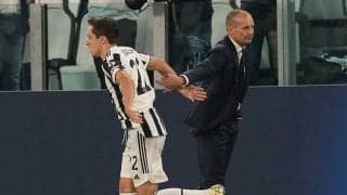 伊サッカー監督が選手を蹴り上げる　苦悶の表情に海外困惑「独特」「クレイジーだ」