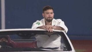 屈強ボディからギャップ全開の「投げ方可愛い」　金メダリストの1球に場内喝采