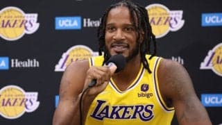 レイカーズのトレバー・アリーザが右足首の手術で約8週間離脱へ