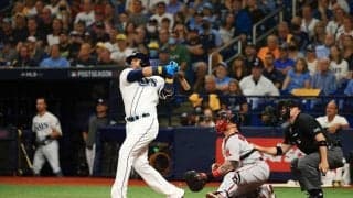 【MLB 地区S】“天井直撃”の一撃に本拠地ファン騒然　衰え知らずの41歳が大事な初戦で大仕事