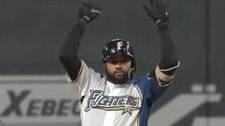 「1球目打つ気ねーじゃん」　完全棒立ち見逃しからの“騙し討ち打法”にスタンド喝采