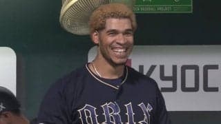 「モヤめっちゃ嬉しそう」オリ助っ人、甲斐キャノンの隙を突く“まさかの生還”