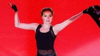 ザギトワが日本流ポーズで撮影　下からあおった1枚に母国ファン反響「ゴージャスだね」