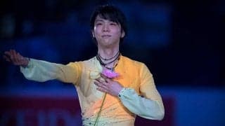 羽生結弦、12年前の貴重写真　ジャージで微笑む肩組みショットに海外反響「超若い」