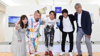 ミズノがサッカーの聖地・御殿場にウォールアートを制作、中村憲剛氏も制作に参加、オーバーオールに「この歳で着るとは思わなかった」