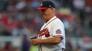 【MLB 地区S】「これがアウト？」　グラブより先に地面…際どい判定に本拠地ブーイング