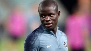 シャイボーイ・カンテに新たな庶民派エピソード！ 英国で超有名なレストランチェーンに登場…店員と気さくにパシャリ