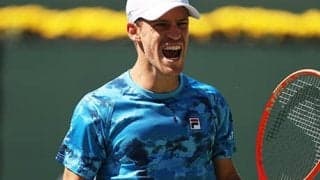 シュワルツマン 快勝で8強入り