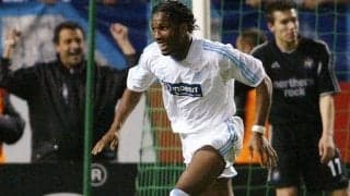 現役さながら!ドログバがチャリティーでヴェンゲル率いるチームからハットトリック