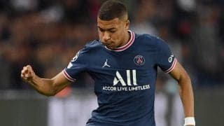 オフサイド疑惑などどこ吹く風、PSG合流のムバッペがクレイジーなジャンピング・ラボーナを披露!