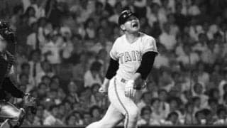 ウイスキー瓶を投げられたポパイ長田は、外野席まで犯人を追いかけた