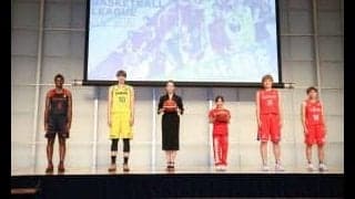 Wリーグ開幕　河瀬会長みずからカメラを回す