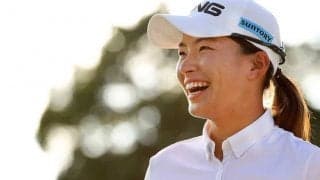 渋野日向子＆稲見萌寧が“相棒”とタッチ　表情豊かな10枚が公開「上田さん笑顔素敵」